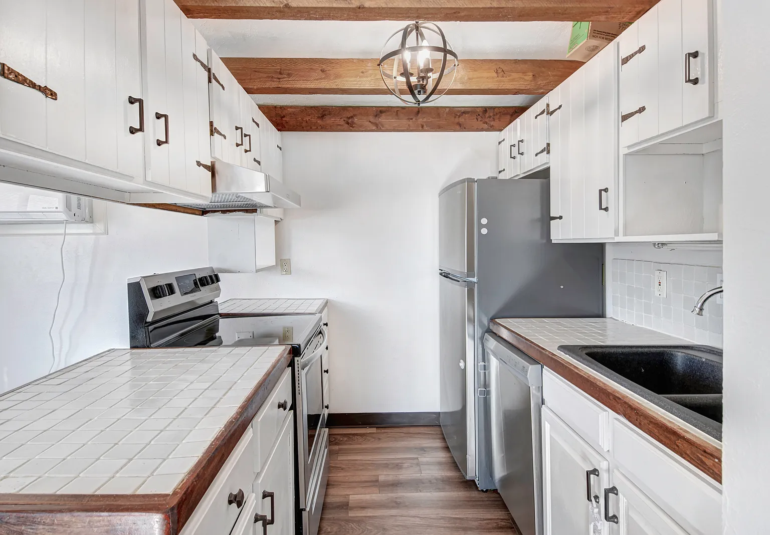 3 bed, 1.5 bath, 1200 sqft, $2,100 — Photo 4