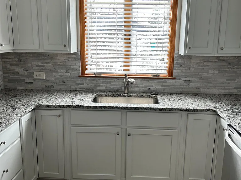 1051 Linden St — Photo 3