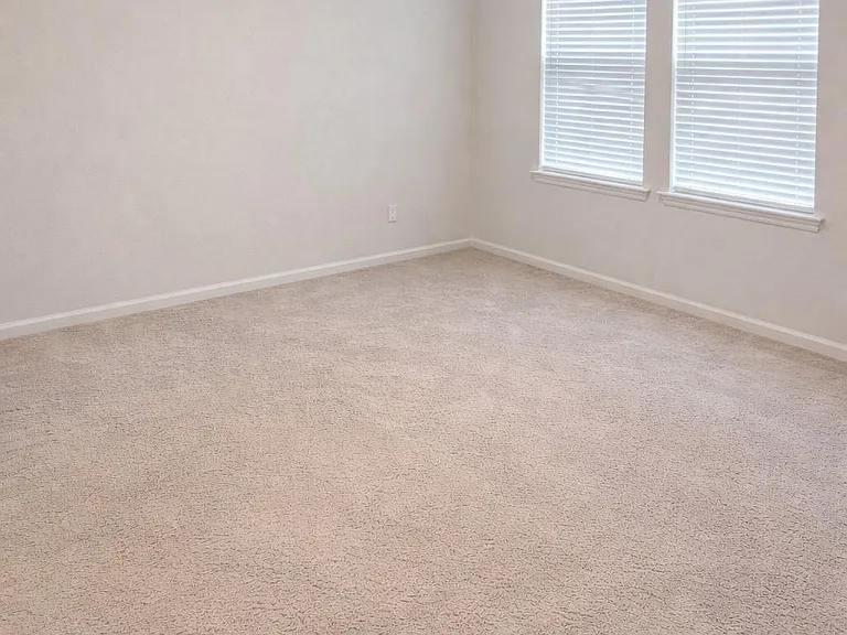 20935 Endeavor St — Photo 5