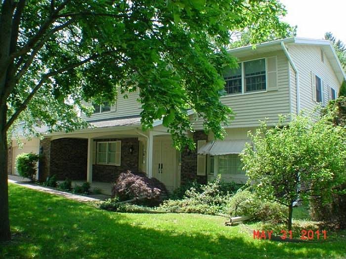 1st image of 385 Canterbury Dr