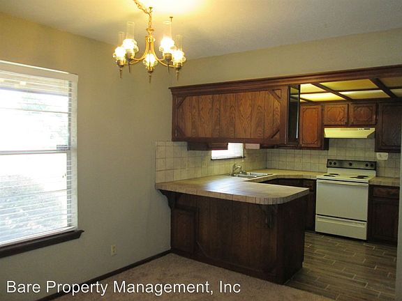 4th image of 2010 Oakmeadows Dr