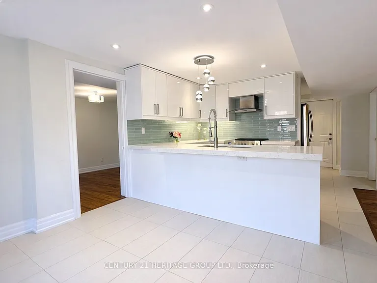 691 Shanahan Blvd — Photo 3