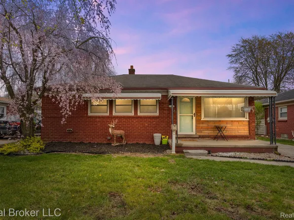 29807 Red Cedar Dr, Flat Rock, MI 48134