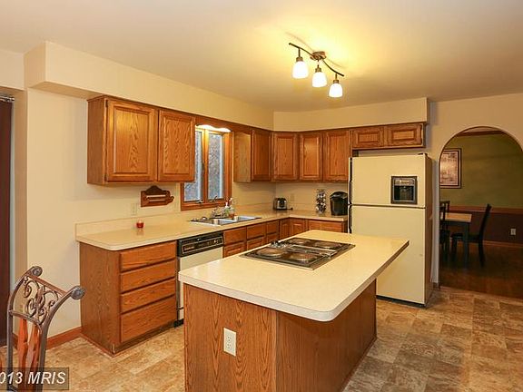 4th image of 36 Mason Ln