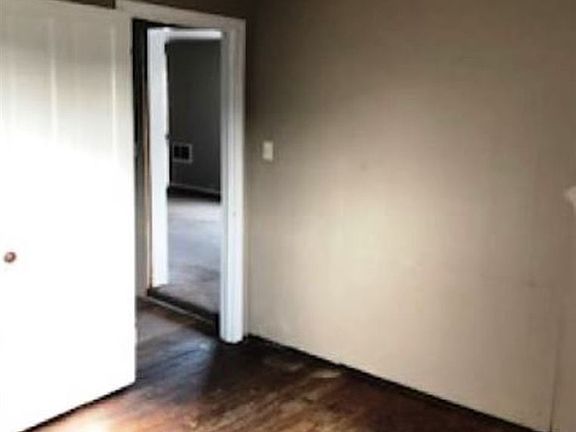 5th image of 101 W Chelan St