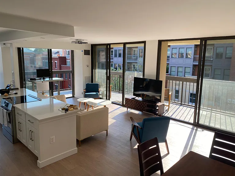 400 Madison St #403 — Photo 6