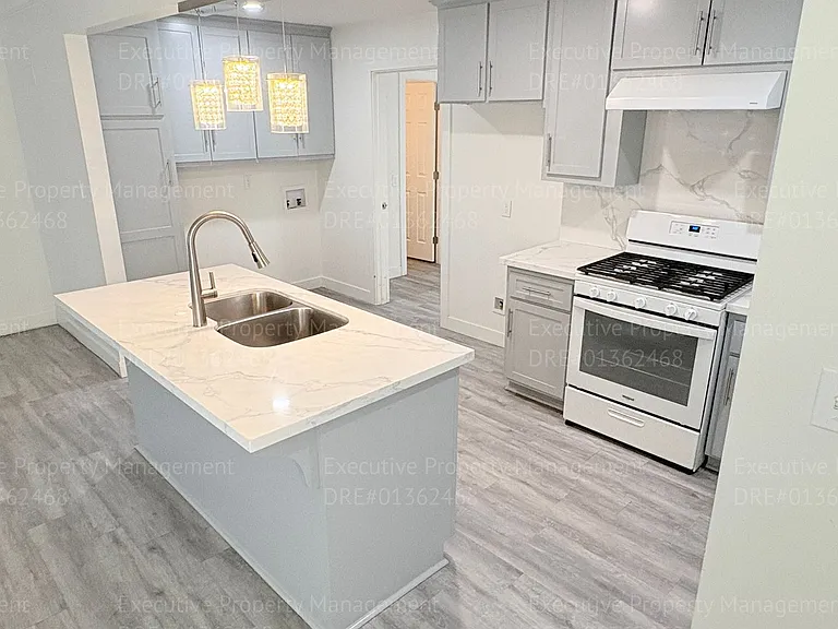 2238 Lindora St — Photo 14