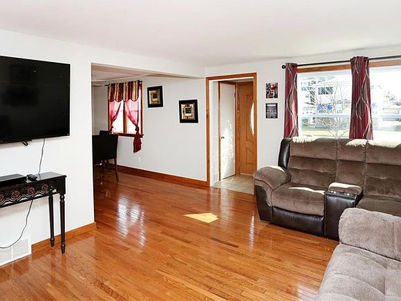 4th image of 230 Grandview Ave