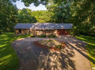 3855 Sunset Dr, Pekin, IL