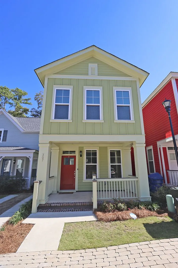2 bedroom/2.5 bath home in West Columbia. — Photo 1