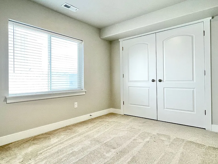 446 N Hillview Dr — Photo 35