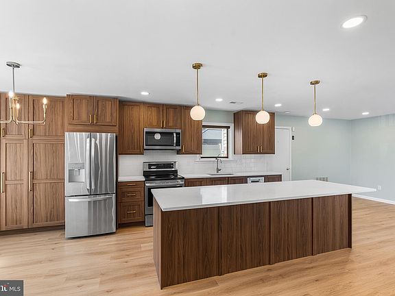 4th image of 11 Willow Pl