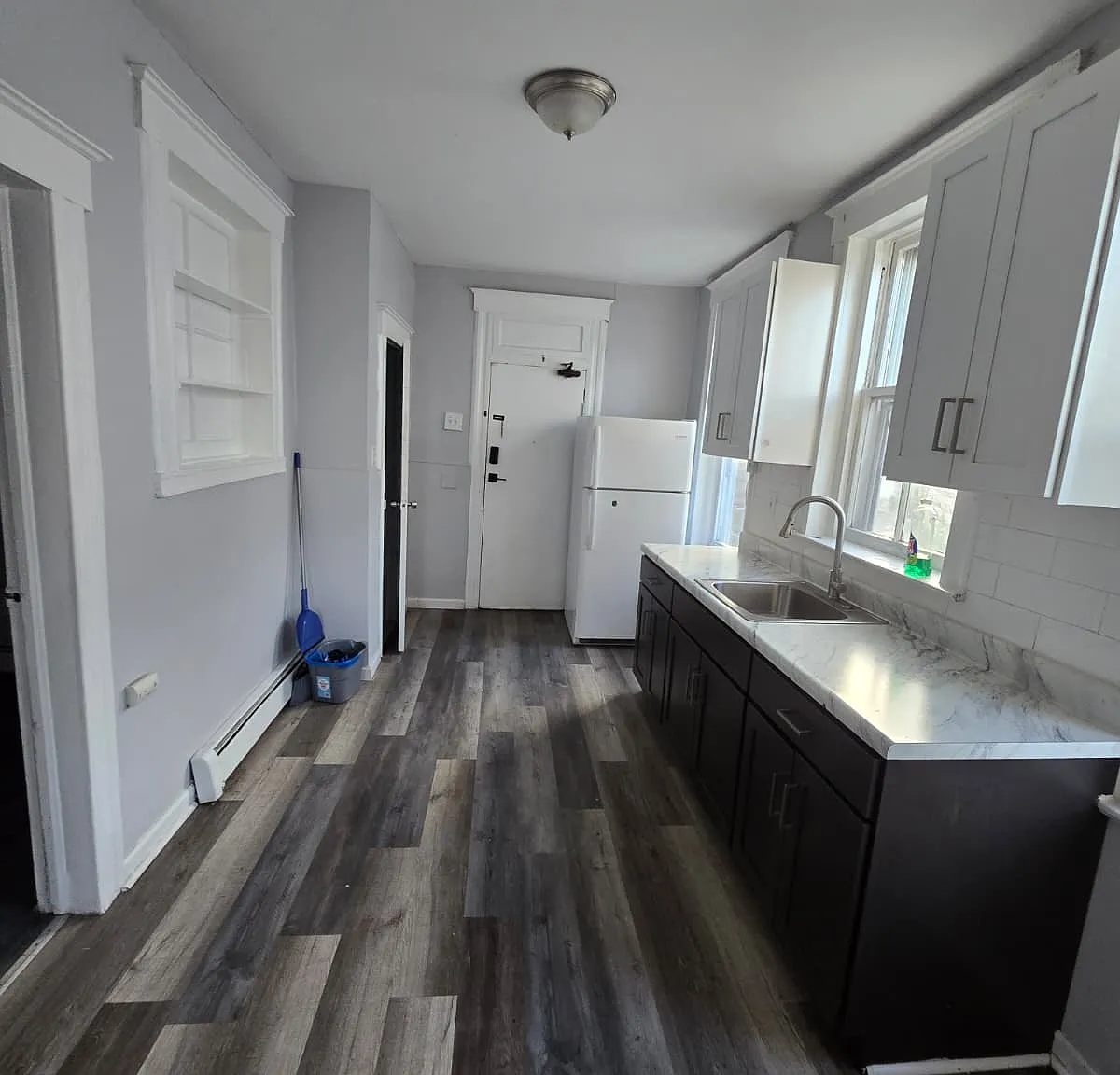 3 bed, $1,800 — Photo 2