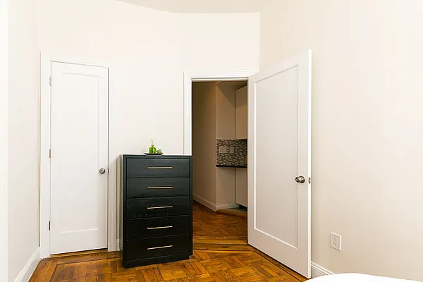 Rented by Nooklyn NYC LLC | media 6