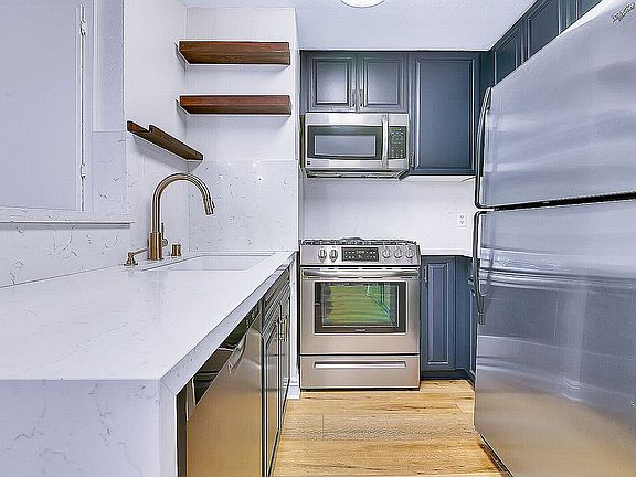 5th image of 5530 Owensmouth Ave APT 208