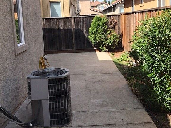 3rd image of 318 Dragonfly Cir