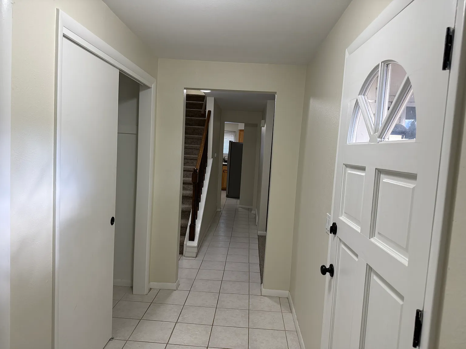 3 bed, 2501 sqft, $3,000 — Photo 2