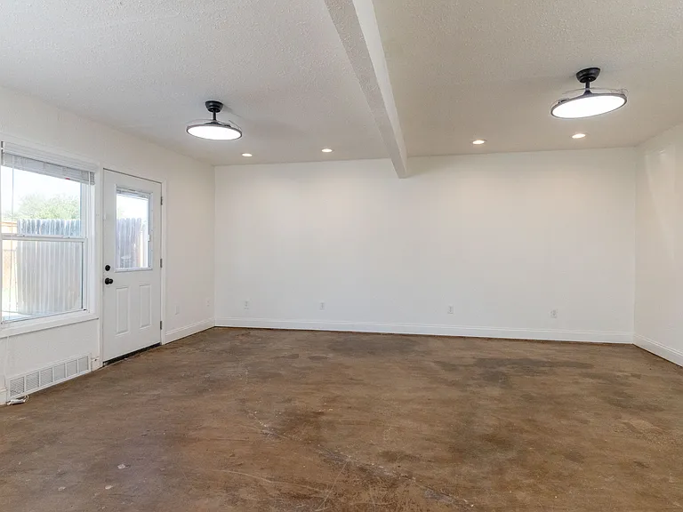 2212 Ridge Ln — Photo 18