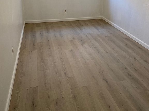 5th image of 430 N Poplar Ave #B
