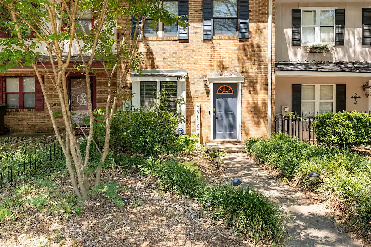 2 bed, $3,500 — Photo 1