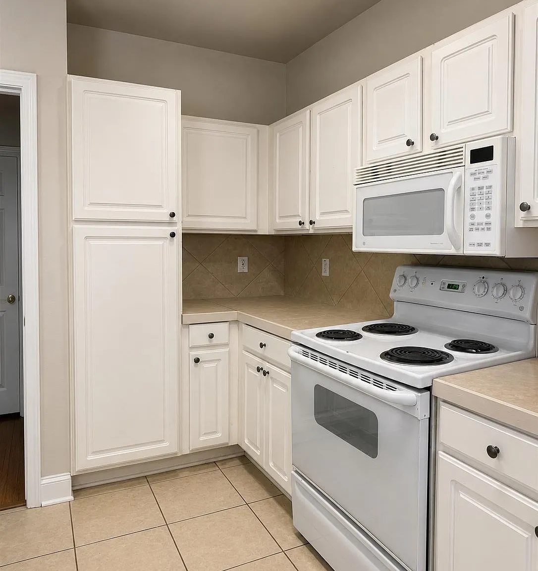 2 bed, 1219 sqft, $1,600 — Photo 2