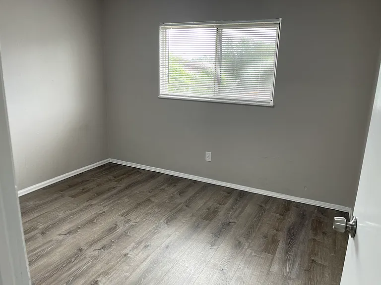 1002 Mazatlan Cir #B — Photo 12