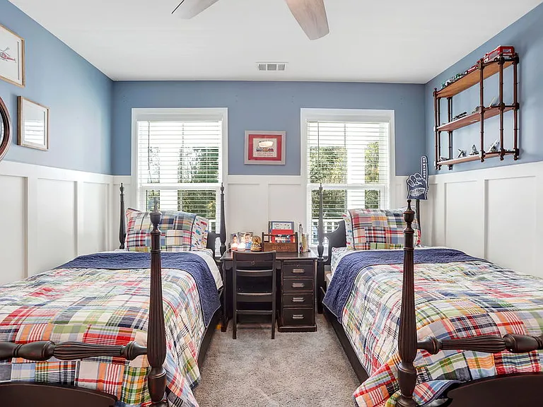 815 Waterways Pkwy S — Photo 18
