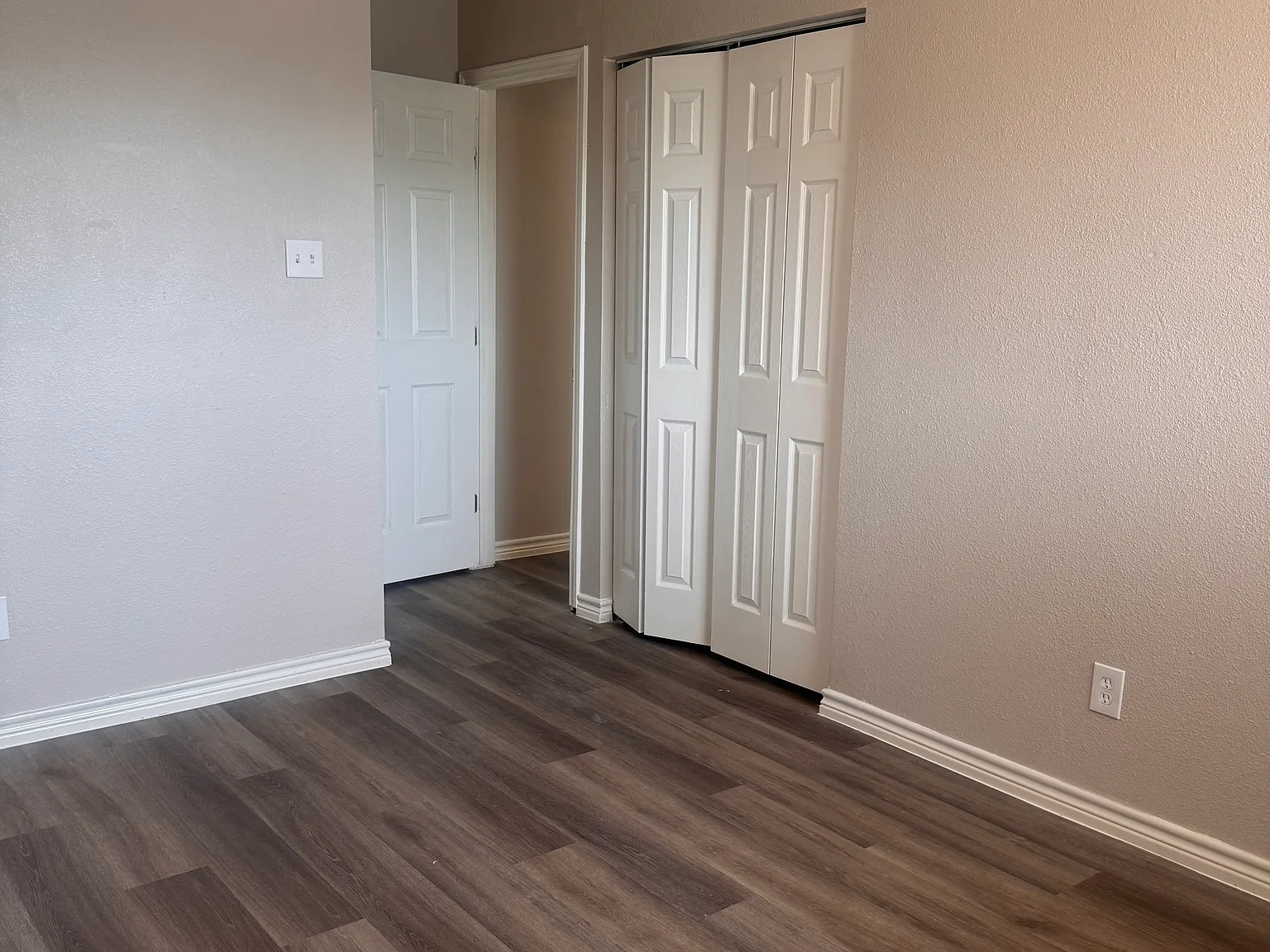2 bed, 1000 sqft, $1,050 — Photo 4