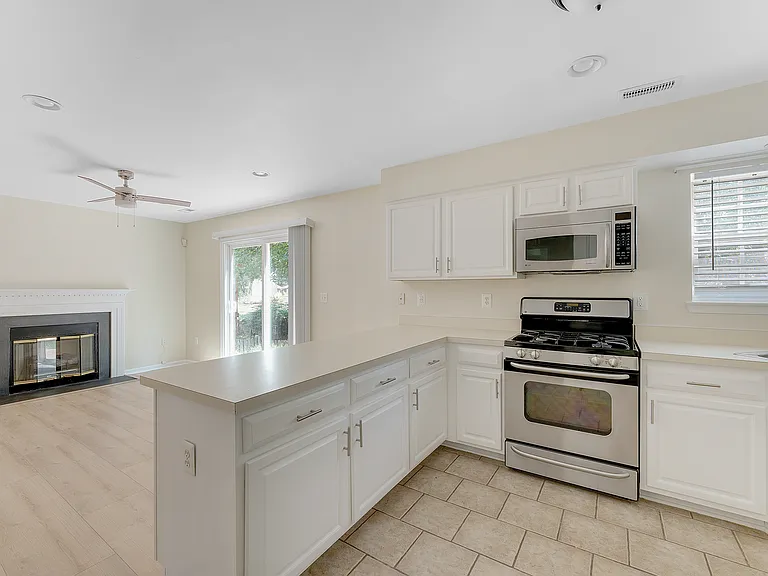 6119 Oaklawn Ln — Photo 4