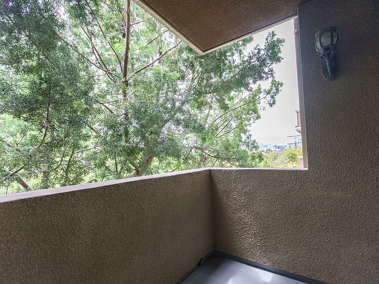 2245 Beverly Glen — Photo 30