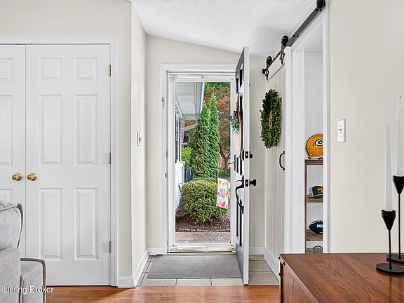 4th image of 2832 Rockhaven Ave