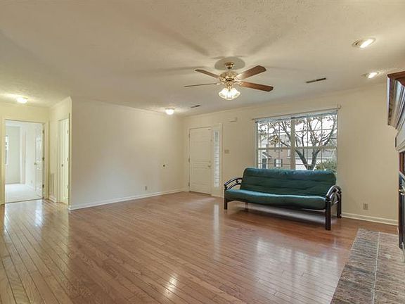 4th image of 10153 Red Hellard Ln