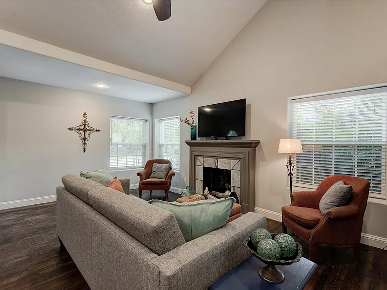 2521 Benbrook Blvd — Photo 6