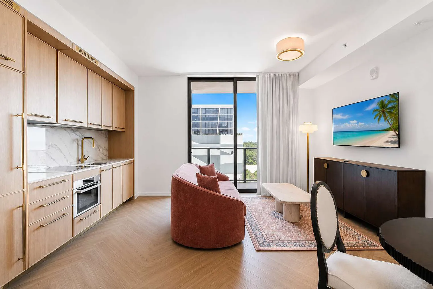 1 bed, 1.0 bath, 667 sqft, $6,028 — Photo 2