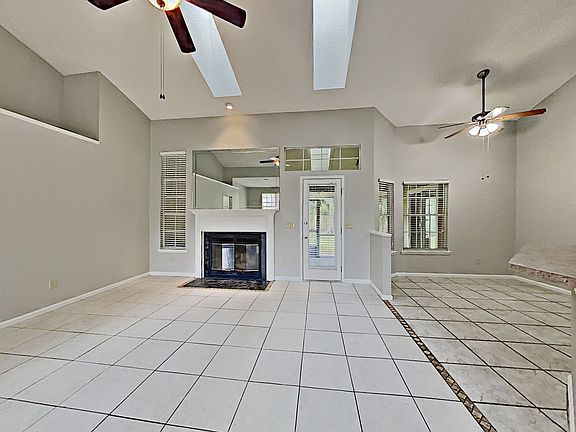 4th image of 1606 Blue Heron Ln