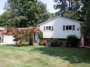 7083 Farnham Dr, Mentor, OH 44060