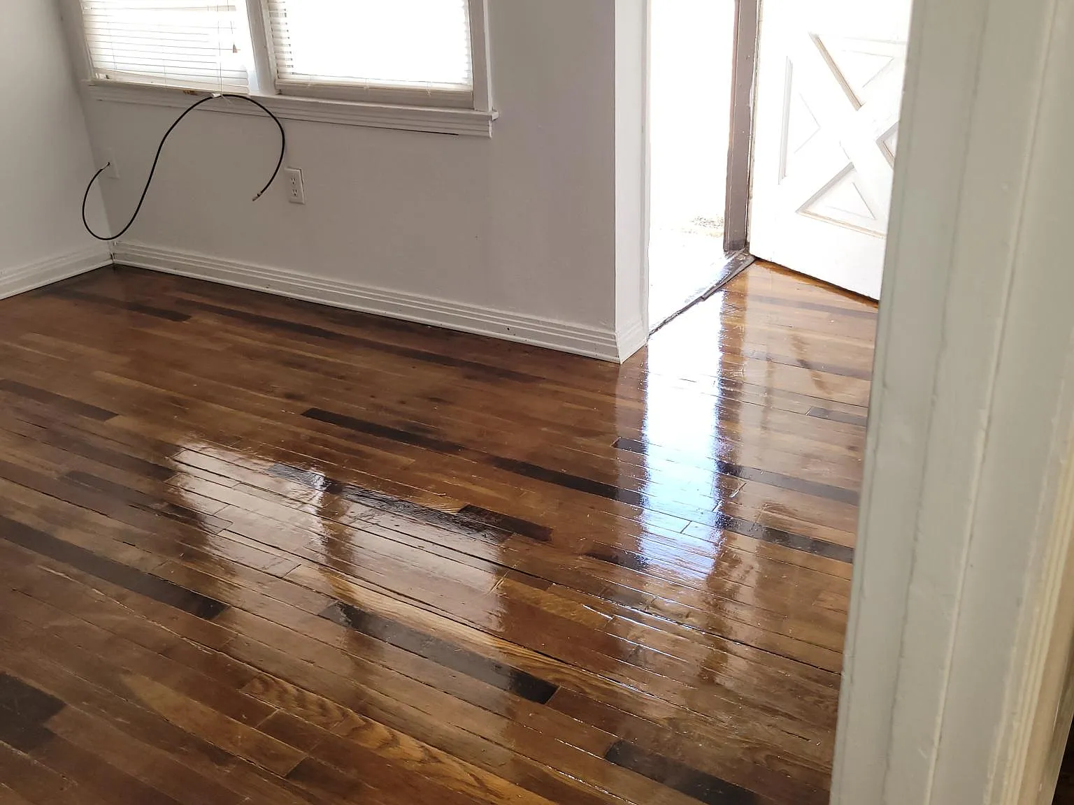 2733 Hilltop Dr — Photo 2