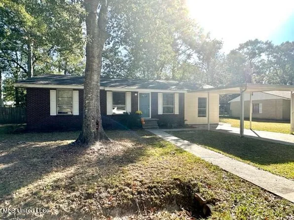 201 Grace Dr, Picayune, MS 39466