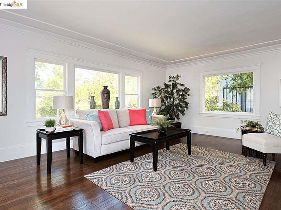 3rd image of 1011 Mariposa Ave