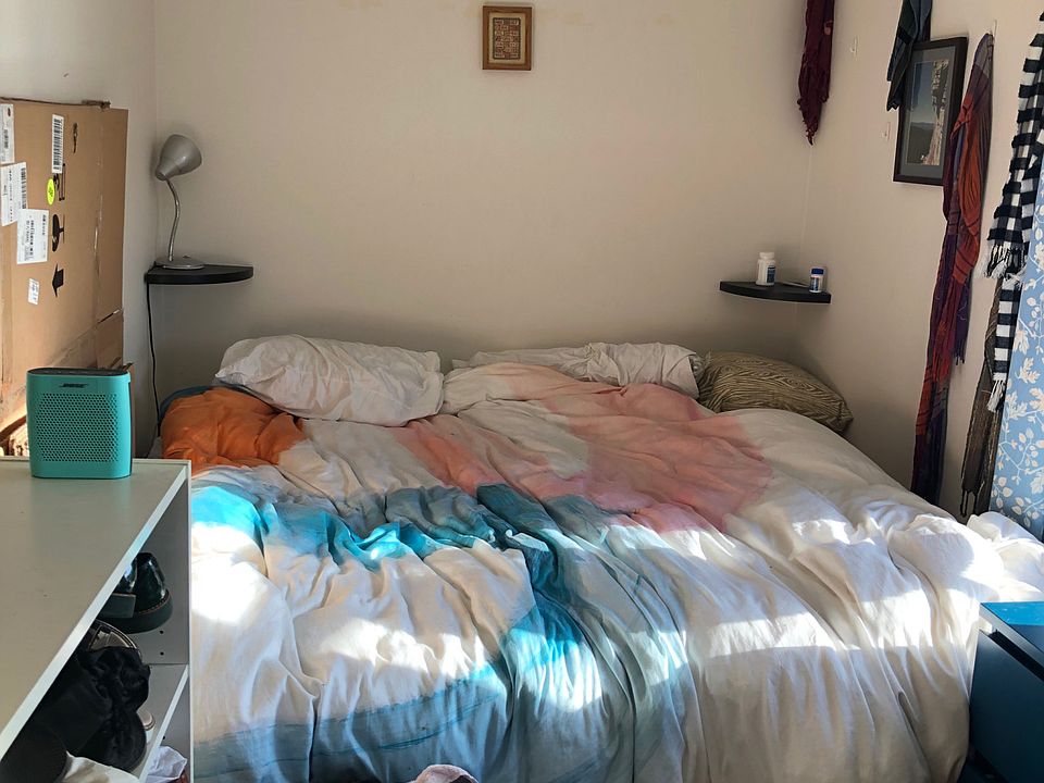 KING SIZE BED FITS IN BEDROOM!