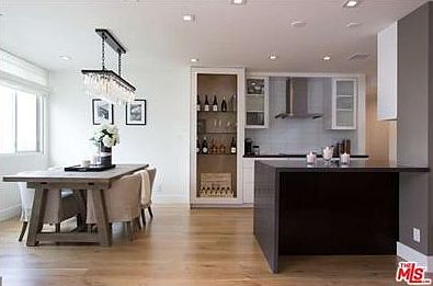 3rd image of 818 N Doheny Dr APT 807