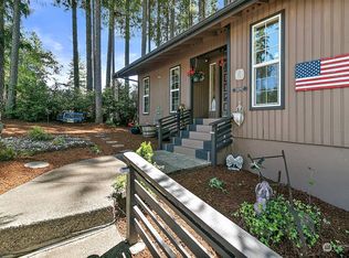 661 E Lakeshore Dr, Allyn, WA 98524