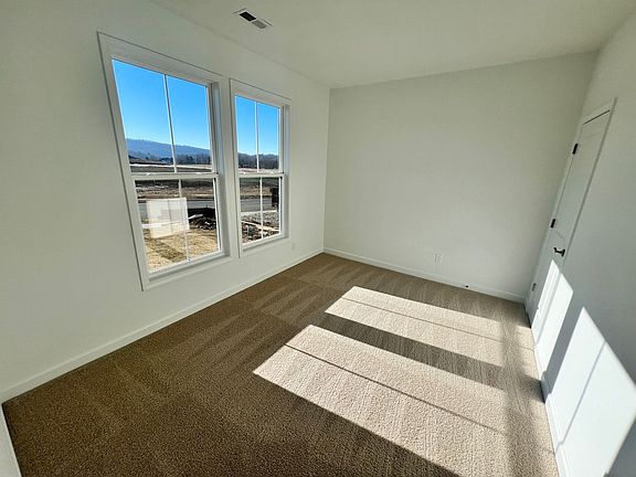 3rd image of 5016 Forsythia Pl