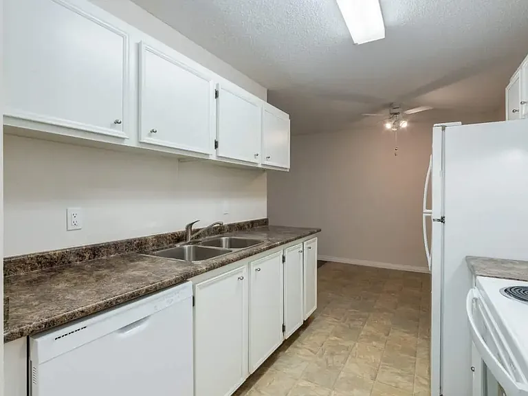 4 Hooper Cres NW — Photo 22