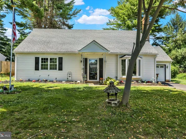 3032 Gilbert Dr, Bensalem, PA 19020