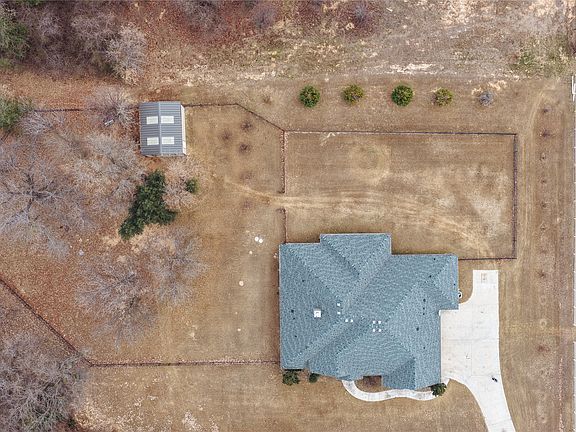 3rd image of 181 Fairview Ct