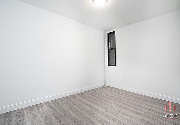 5th image of 214 E 111th St #2L