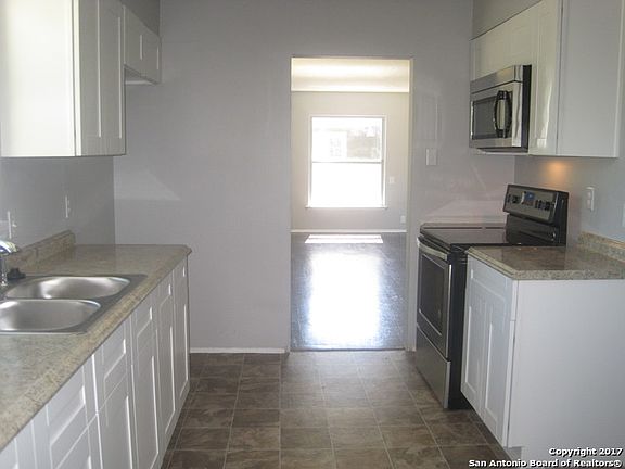 5th image of 138 Antrim Dr