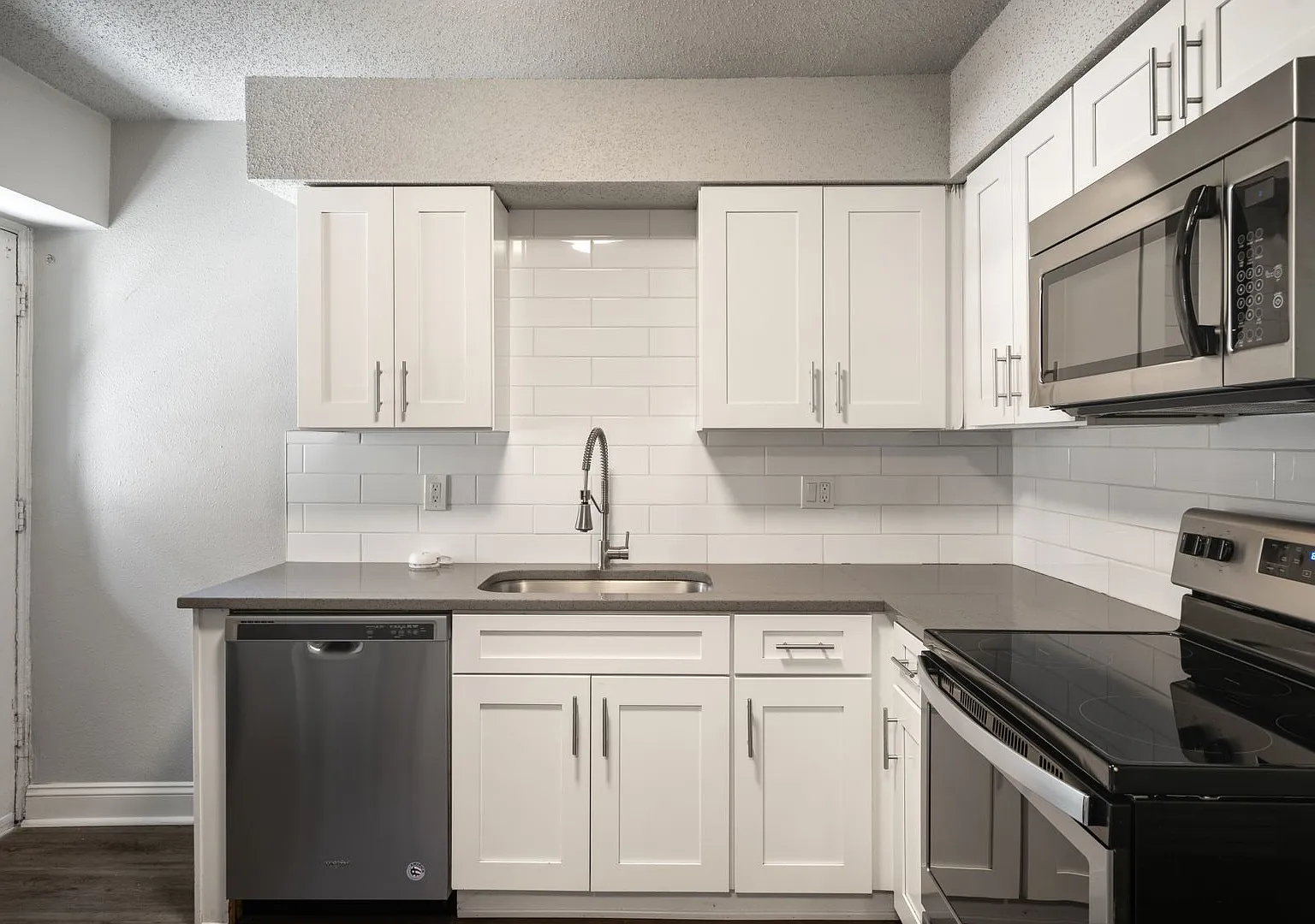 Pendleton Heights Apartments — Photo 4