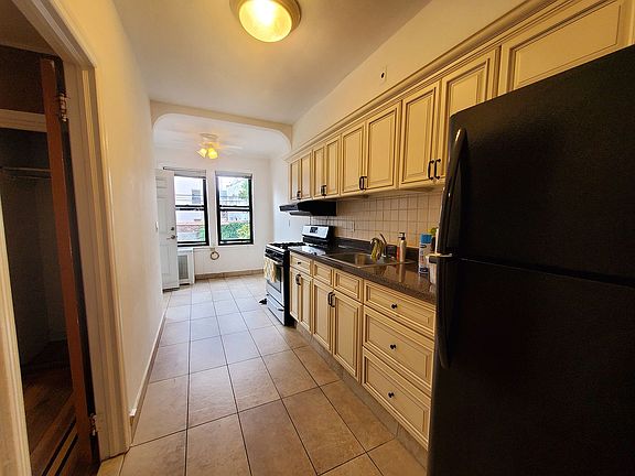 4th image of 32-44 43rd St #4